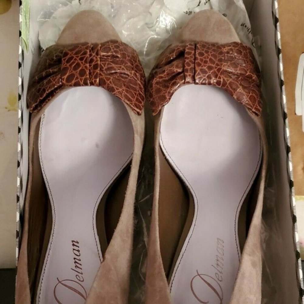 DELMAN Fiona Tan/Brown Suede/Leather Pump with Bow
